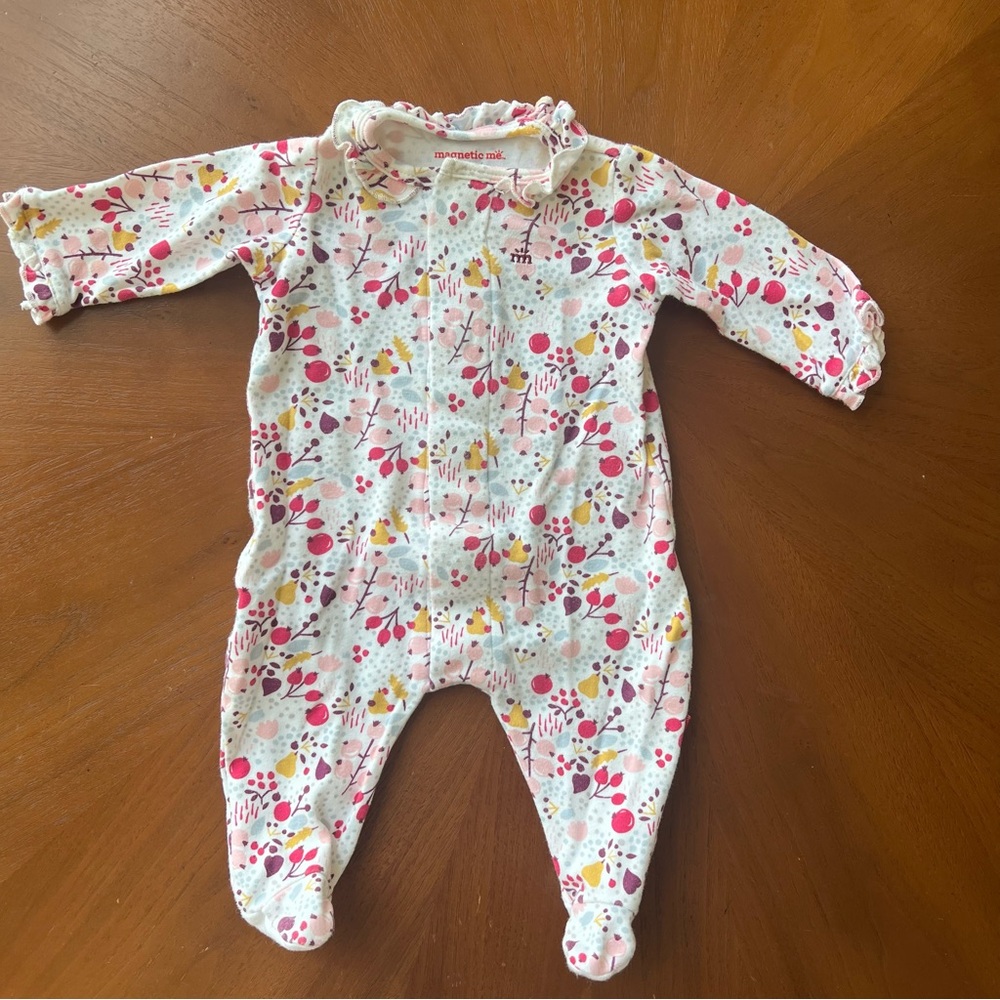 EUC Magnetic Me organic cotton magnetic footie